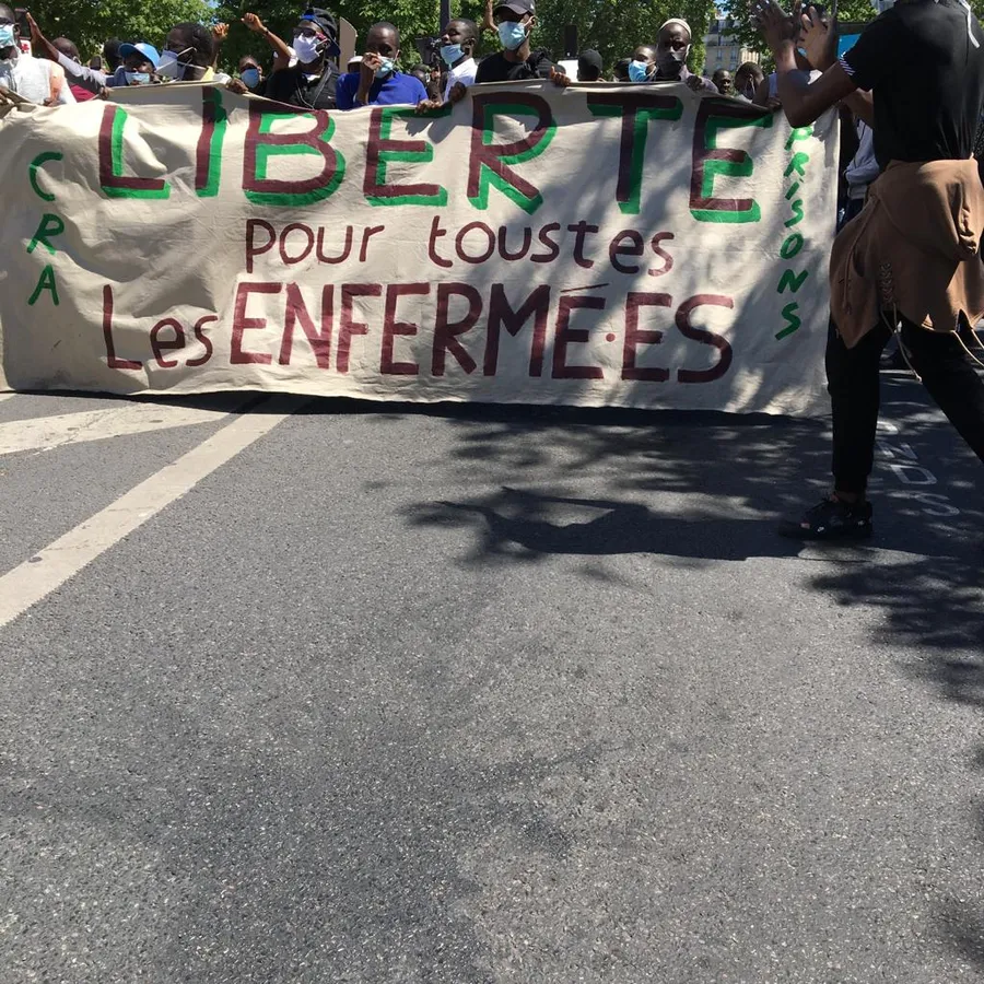 Paris, 30 mai : par milliers les Sans-Papiers imposent le droit de manifester ! (Prochaine publication : Classes-En-Lutte hebdo, mardi 2 juin)