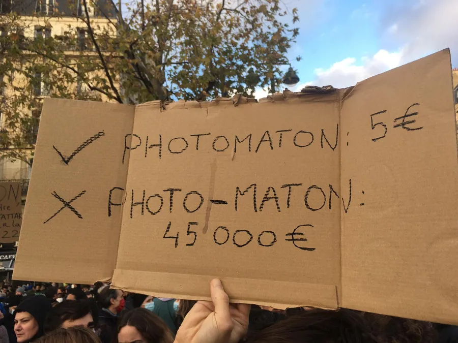 Sécurité globale. Pour en finir avec le floutage de gueules, ce lundi rassemblement à Dunkerque et mardi 24 novembre à Dijon. Retour en photos sur les rassemblements de samedi...