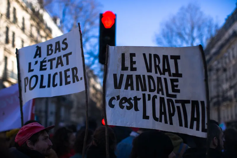 Classes-En-Lutte. "Remise à niveau" pendant les vacances, "Nation apprenante"... Télé-foutage de gueule : jusqu’où va-t-on creuser ?
